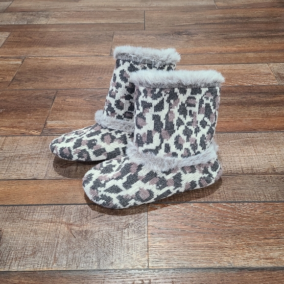 LOFT Animal Print Fur Slippers - Picture 7 of 8